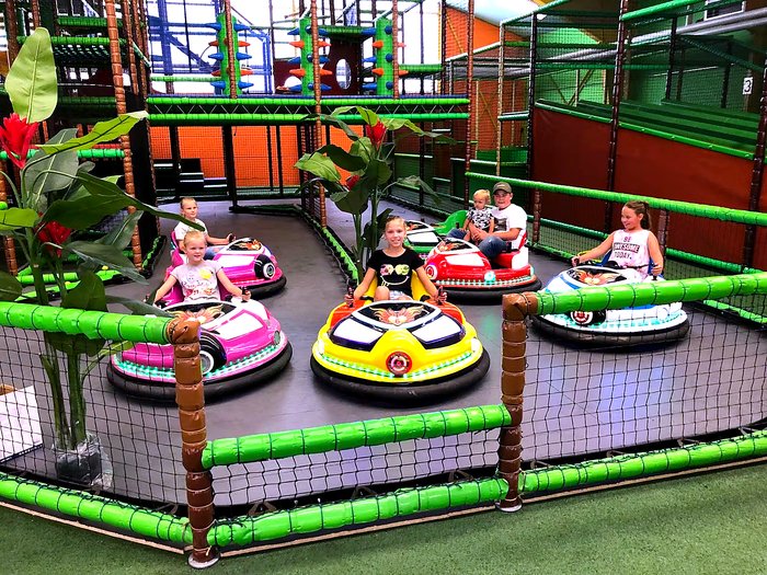 Die Elektro-Kartbahn mit bunten Bumper Cars